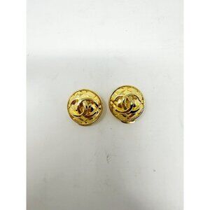 Chanel CC Logo Vintage Matelasse‎ Gold Plated Round Clip On Earrings Rise On